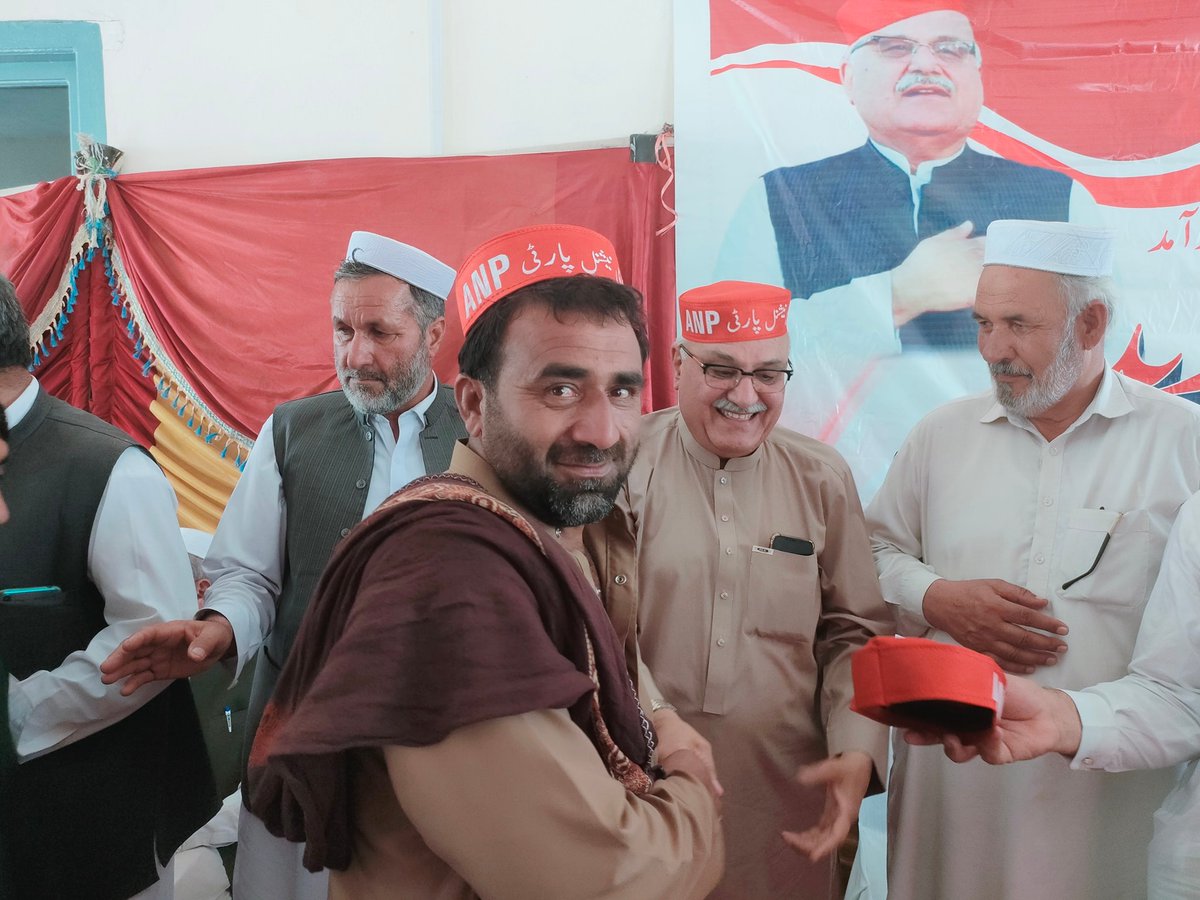 ANPMarkaz's tweet photo. عوامی نیشنل پارٹی اپر دیر کے زیر اہتمام جیلاڑ روغانو درہ میں گرینڈ شمولیتی تقریب، کثیر افراد نے دیگر سیاسی جماعتوں سے مستعفی ہوکر عوامی نیشنل پارٹی میں شمولیت اختیار کی۔
#ANP | #ANPUpperDir https://t.co/NkRj5Ej9Lw