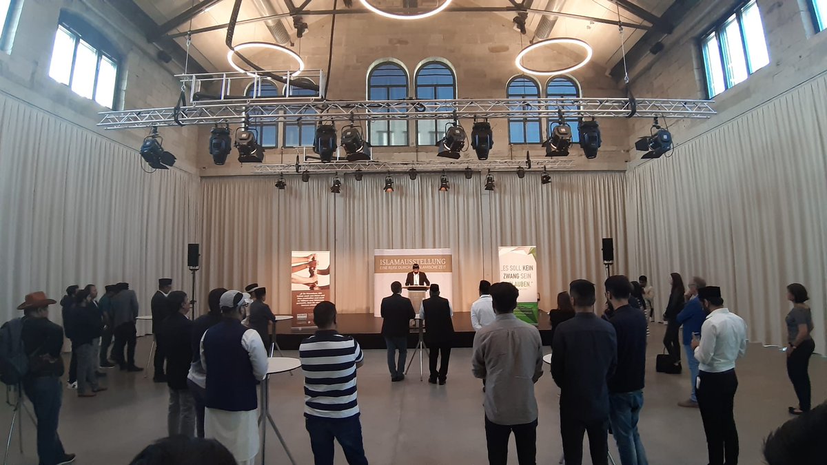 AMJ_Aalen's tweet photo. Die Islamausstellung wurde von Herrn Erster Bürgermeister Wolfgang Steidle am Samstag, um 18 Uhr im Rahmen der Eröffnungsfeier eröffnet.
@AMJ_Aalen @AhmadiyyaDE
#Ahmadiyya #Islam #Ausstellung https://t.co/09azKLViXM