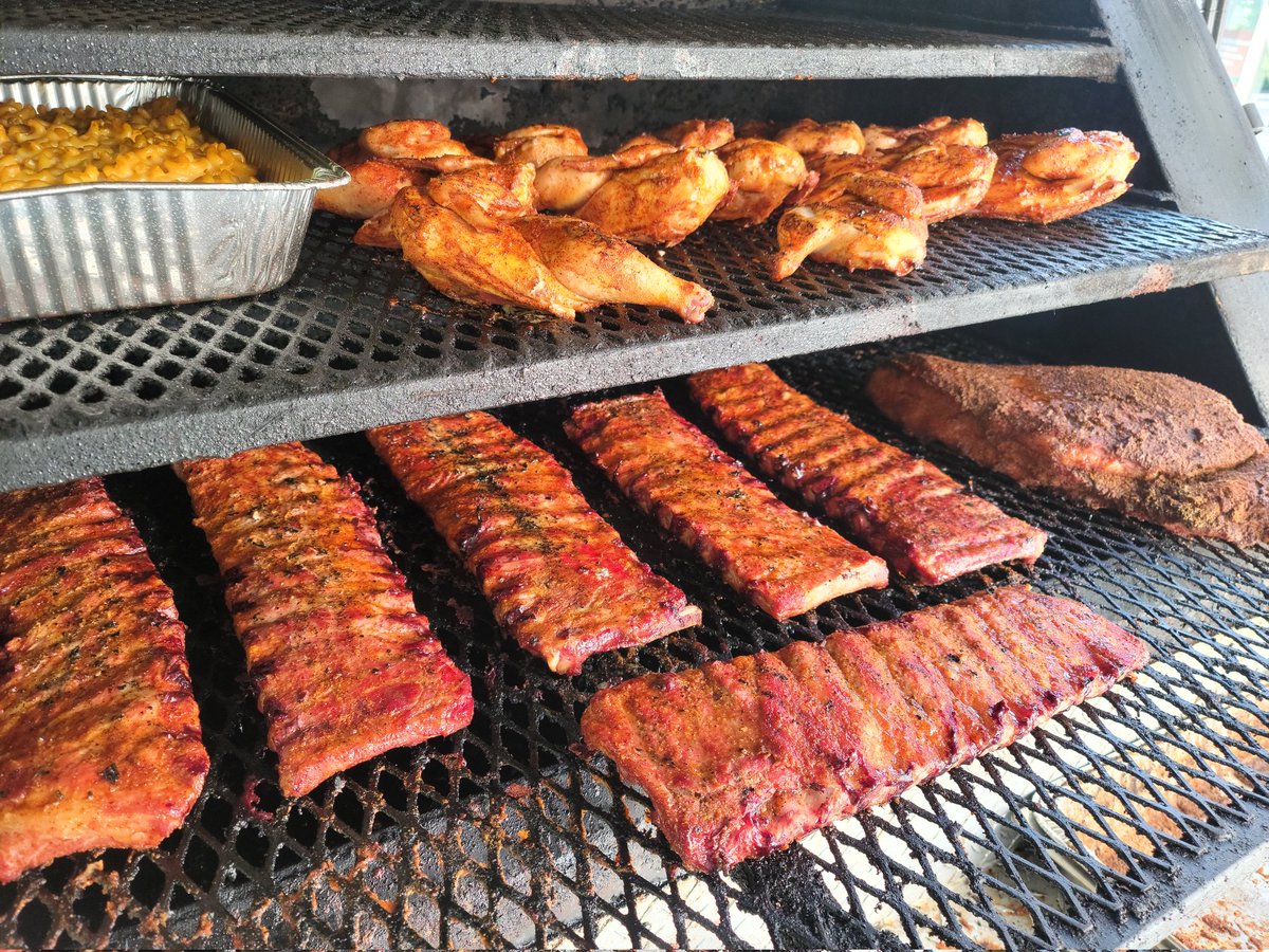 PitTakeBBQ's tweet photo. We've got your #Sunday dinner covered!!

See you all soon!!

724 672-3646 https://t.co/dBu54AlROi

#BBQ #supportyourlocalpitmaster #PitTakeBBQ https://t.co/MV53xNd59f