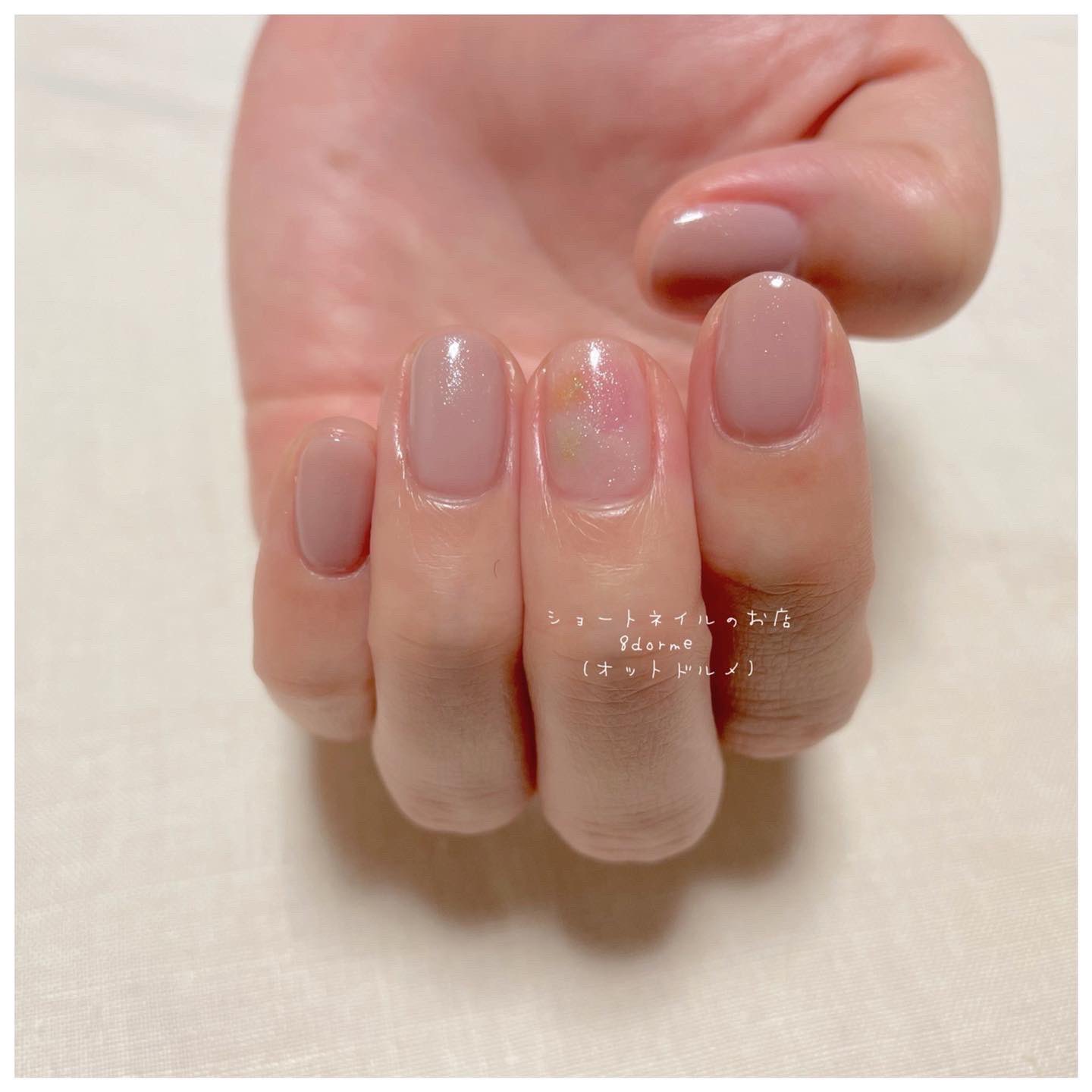 大岡山ネイルサロン ショートネイルのお店 8dorme オットドルメ 𓏲 シンプルオフィスネイルの中に こっそりニュアンスアート ご予約はプロフィールのurlからどうぞ ニュアンスネイル オフィスネイル 上品オフィスネイル シンプルネイル