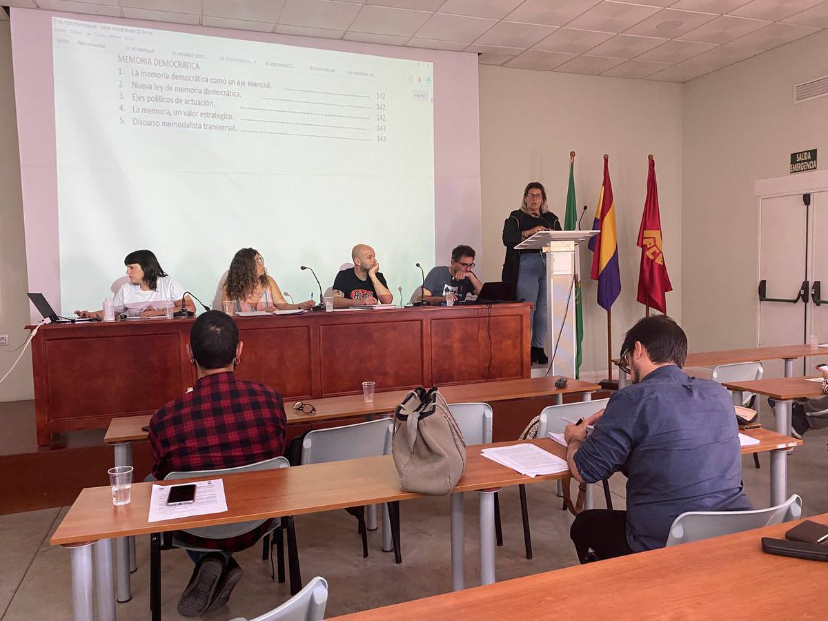 PCACadiz's tweet photo. 👥 Hoy hemos celebrado la Fase Provincial para el XXI Congreso del @elpce en el Centro de Formación Antonio Alba de El Portal con camaradas de distintos núcleos y comarcas de la provincia de Cádiz. 

Hay propuestas y debate. Hay organización. 
Hay Partido ✊🏻🔻 https://t.co/TLY0JKm27E