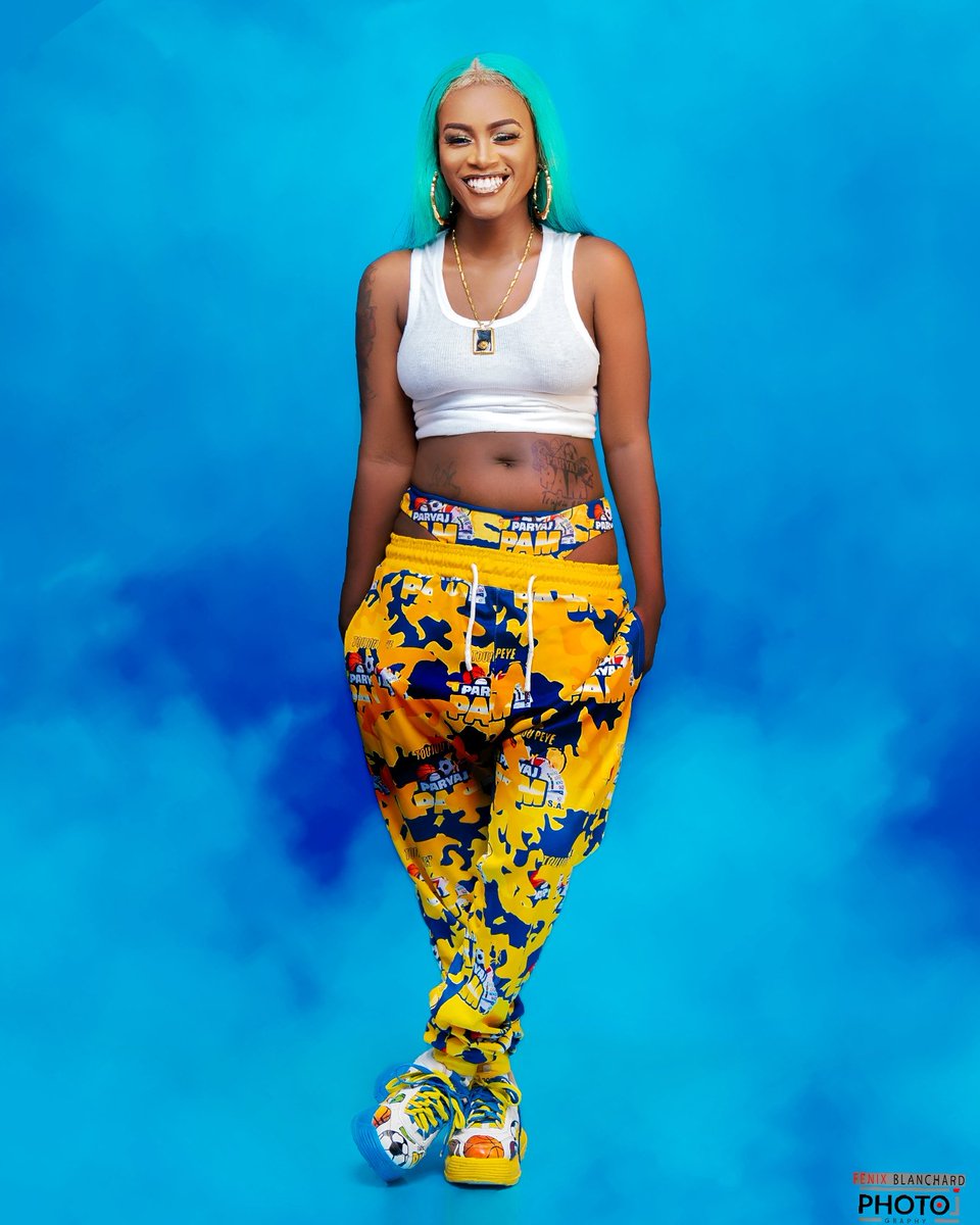 kemberlee_ht's tweet photo. Mw kidnape reyisit m' kontwole rezo an pi byen pase CLIFFORD BRANDT ...
#MASALI
#NewSingle
#queenlov
#Smile
▪︎Bon Dimanch, Bon Solé mes amours 😘😘😍😍😍 https://t.co/lKJto1xcOG
