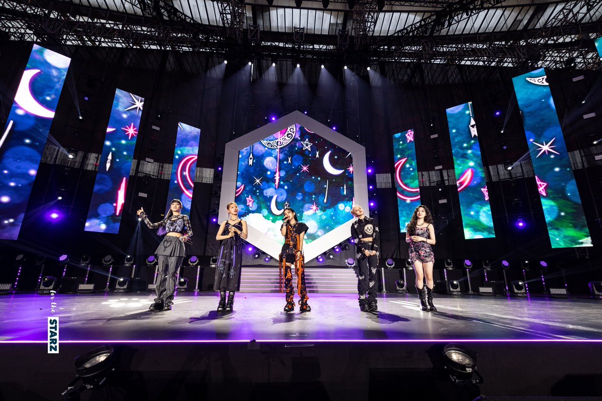 FORTHESTARZ tweet media