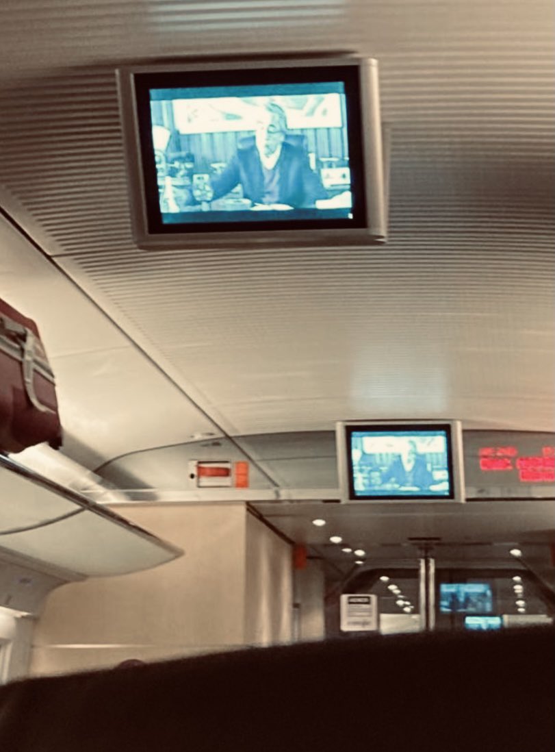 semsignals's tweet photo. Pantalla cuadrada, reflejos, luxación de las cervicales, auriculares morados y el tipo de delante hablando a gritos por el móvil.. después de tres semanas de mezcla. Tu peli en el AVE es la cura de humildad que cualquier cineasta necesita. #Renfe #Ave #ElBuenPatrón https://t.co/olndYr8zzK