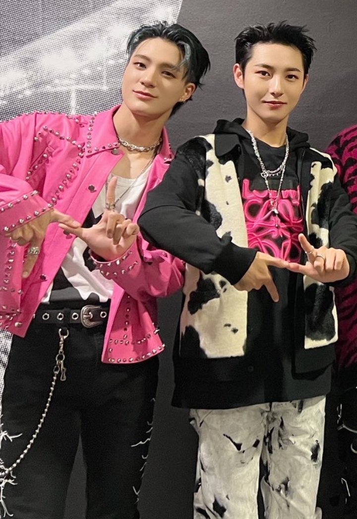 campdenoren23's tweet photo. /23fs/ two pretty boyfriends? https://t.co/t2sOe1h4vz