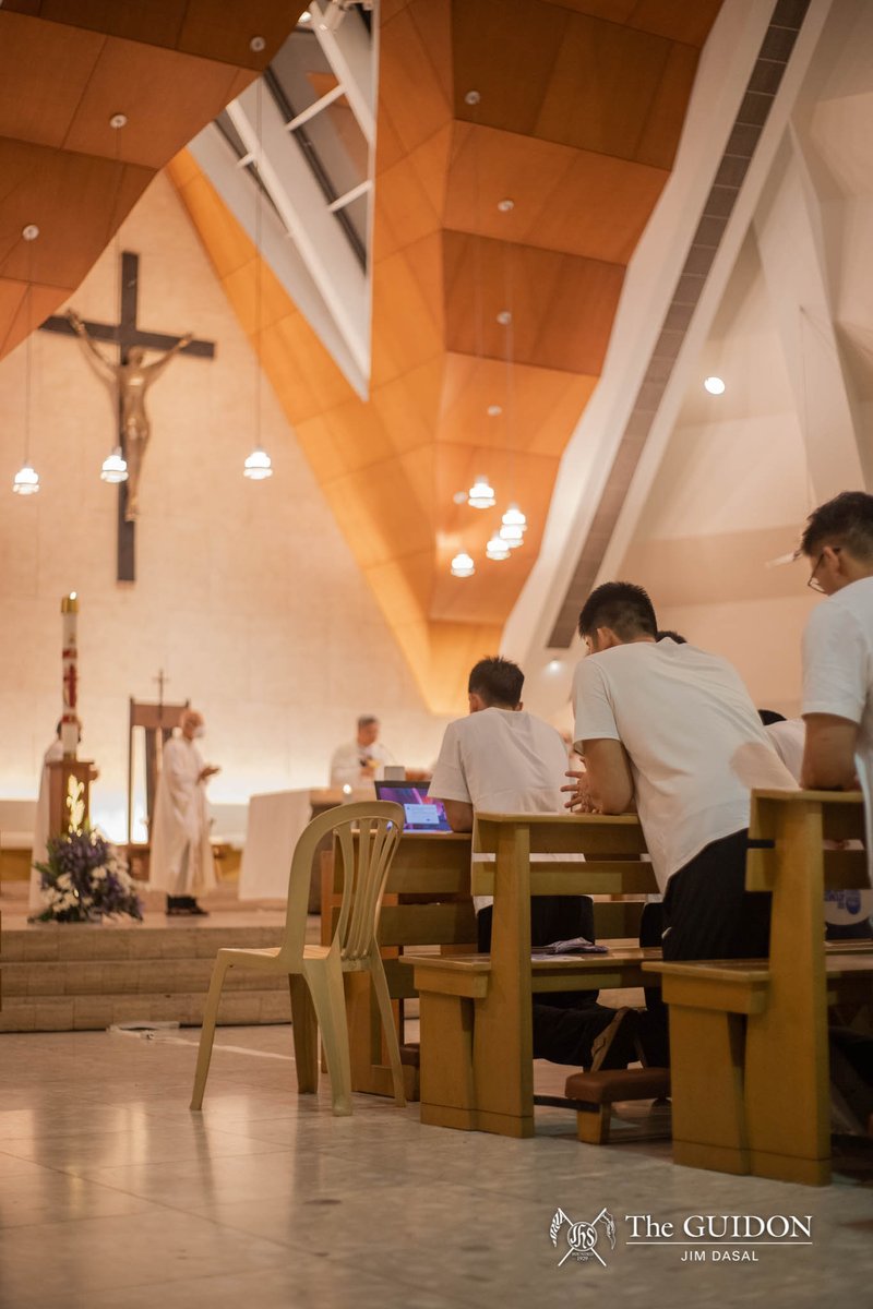 TheGUIDONSports's tweet photo. The Men’s Basketball Team’s graduating seniors Gian Mamuyac, Tyler Tio, Raffy Verano, and Jolo Mendoza, as well as Head Coach Tab Baldwin expressed their gratitude towards the team and the Ateneo community at the end of the mass. https://t.co/NpRFfbshWB
