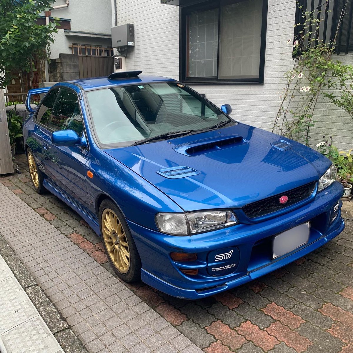 NeckShotOne's tweet photo. 最近どんどん価値が上がっている初代インプレッサ、価格的に高級車になってしまったのでがっつり洗車。ポリッシャーを使ってこびりつきまくりの鉄粉を除去しました。
#洗車 #gc8 #gc8typer #stiversion https://t.co/G4g0meBKGM