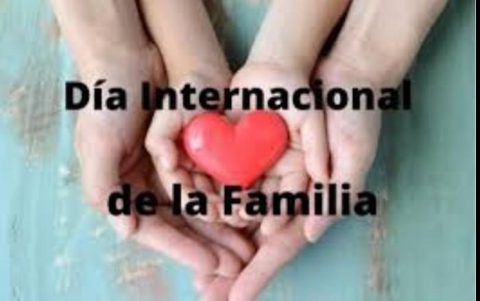 Yisel18520544's tweet photo. Desde 1994 se celebra cada #15Mayo el #DiaInternacionaldelasFamilias, con el fin de concienciar a la población sobre el papel de la familia en la formación y educación de los hijos, así como fomentar lazos familiares y la unión familiar. #SomosCuba @unidad_central @CuGEcuatorial https://t.co/bKJuccnrLF