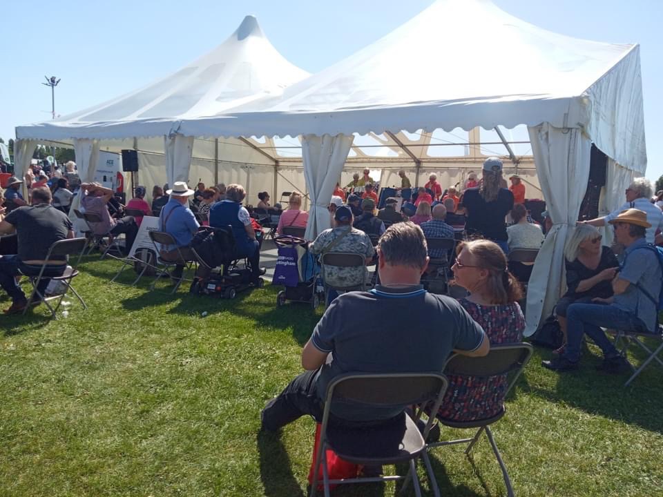 newarkfirstaid's tweet photo. @NottsCountyShow covered yesterday with 22 of our volunteers, after a 2 year break because of the pandemic the site was packed with visitors all day long, with blue skies &amp; lovely warm weather! Steady day for our members with a range of mild illnesses &amp; injuries
(1/2) https://t.co/siWlppzHIk