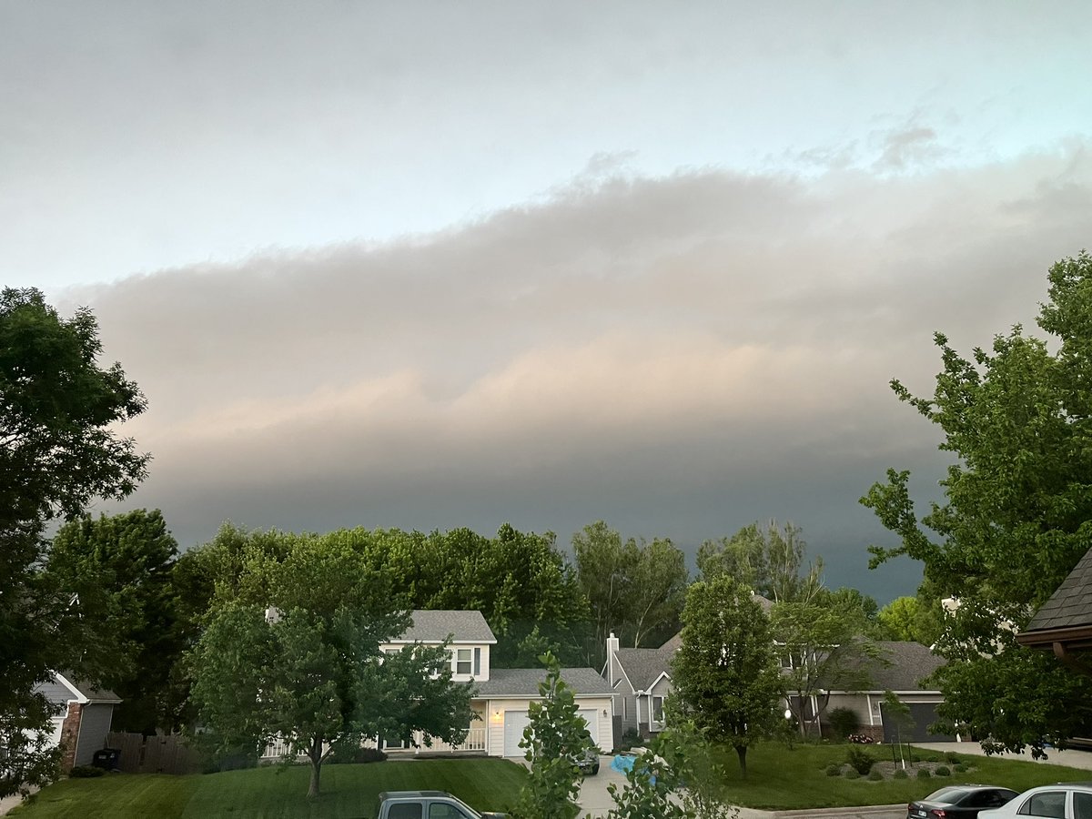 AndiAnd19's tweet photo. @fox4wx Lawrence, Kansas 7:30am May 15 https://t.co/fAm0xtUfwx
