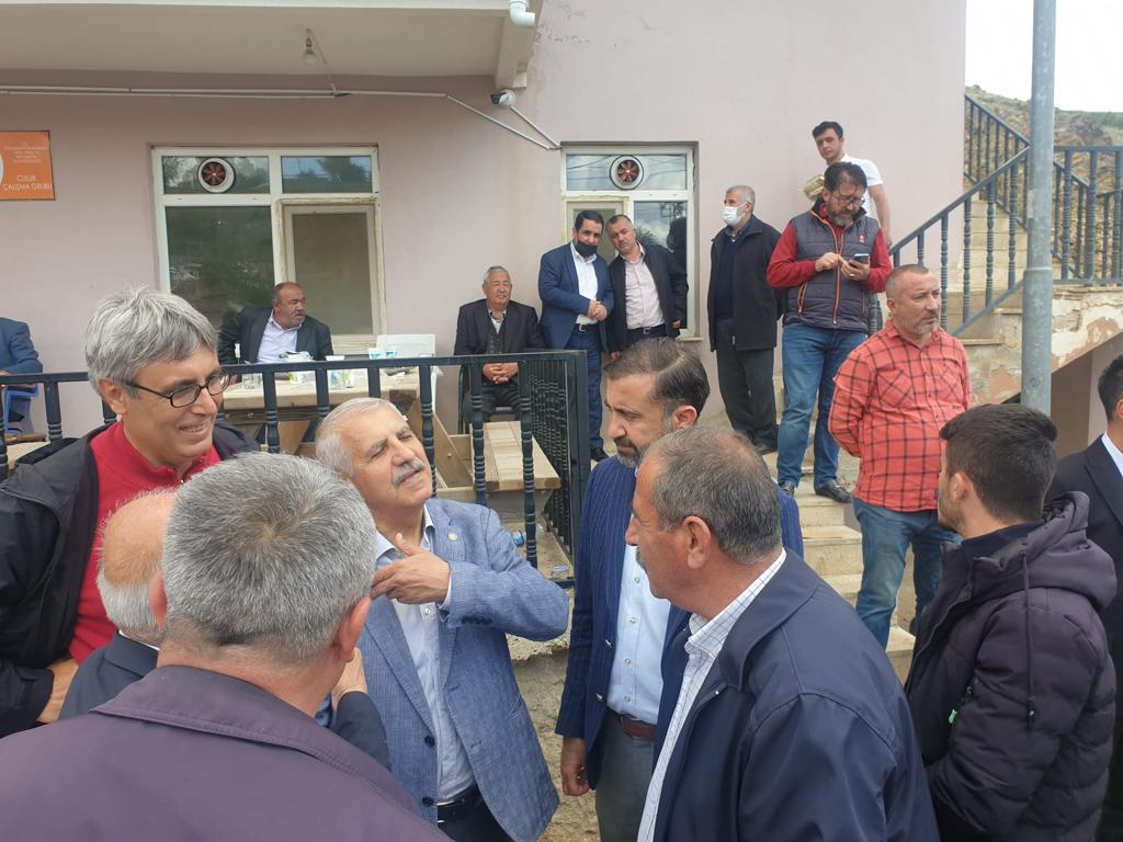 LutfuYilmaz06's tweet photo. İYİ Parti Konya Milletvekilimiz Sayın Fahrettin Yokuş ve Haymana İlçe Başkanımız Mehmet Öz ile birlikte Haymana Culuk köyünde düzenlenen Yağmur duasına katıldık.
Mevlam kabul ve makbul eylesin...
#Haymana
#Culuk https://t.co/xhCC7a9HTC