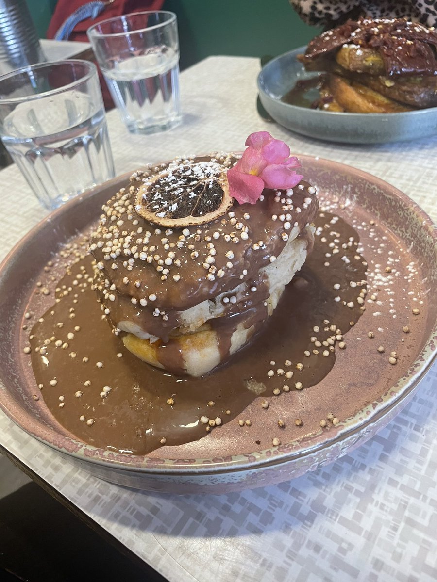 gillianSNP's tweet photo. Sundays are for mother/daughter brunches. Eventually got to try the lavender latte, well worth the wait https://t.co/4of7WEfOX1