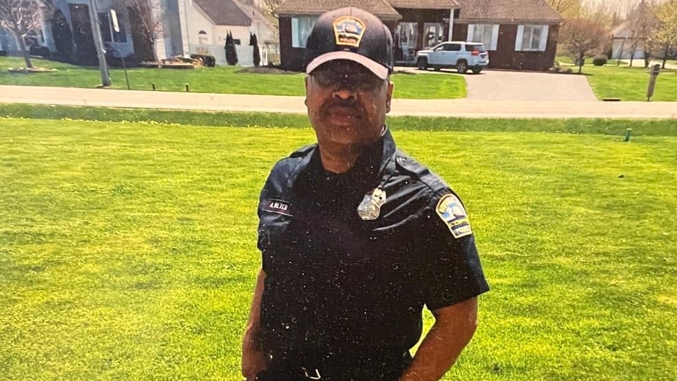 MauiJim716's tweet photo. This is the hero from yesterday’s tragedy.  RIP Aaron Salter Jr. 🦬♥️. Please make him famous, and not the monster who destroyed these lives. https://t.co/X8V0OyLQkX