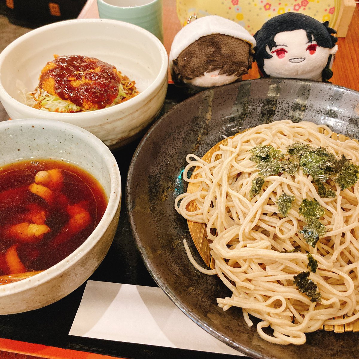 ラストオーダー滑り込んで味噌カツと名古屋コーチンの蕎麦 ギリギリ名古屋っぽいもの こや のイラスト