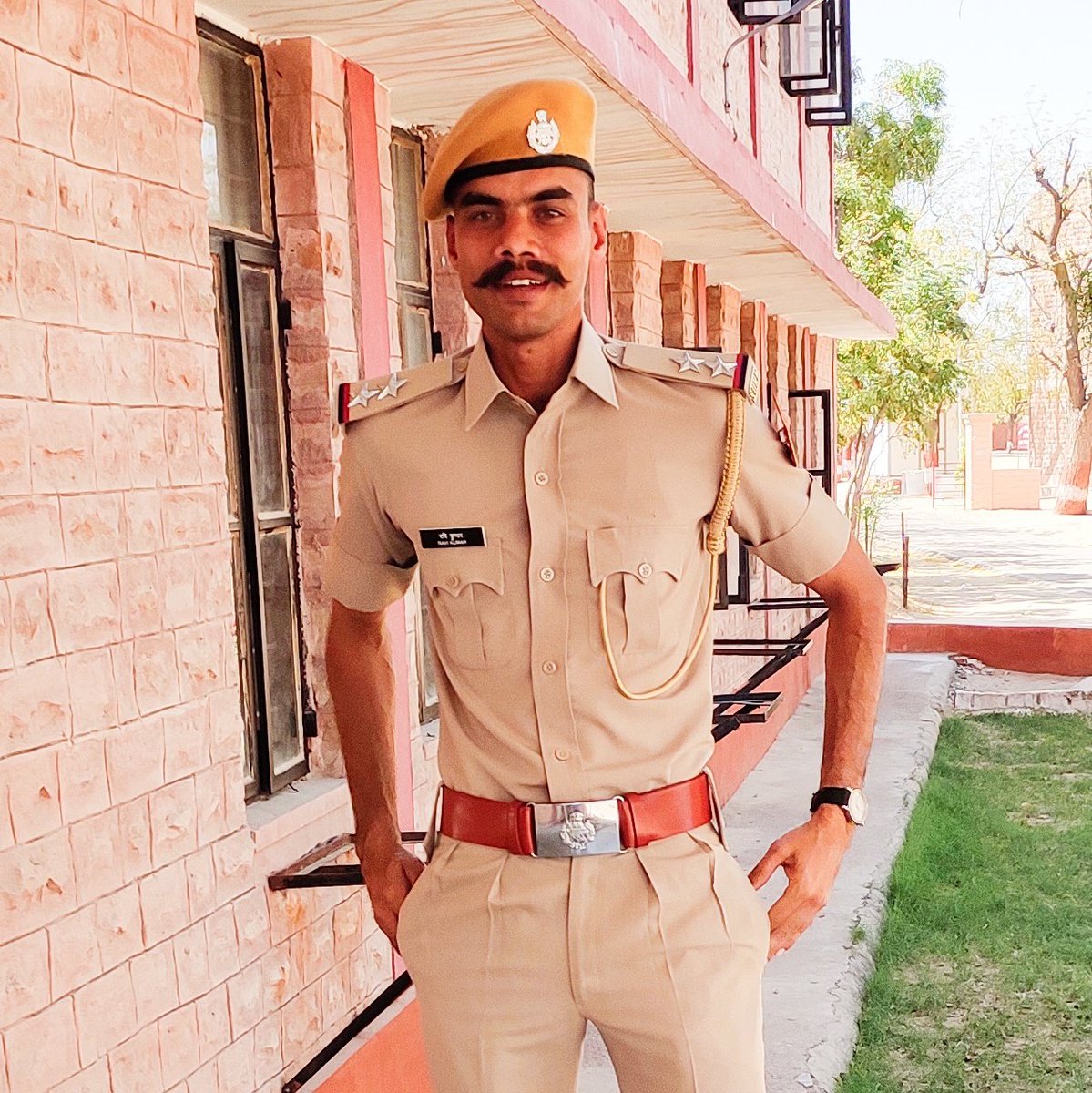 RaviPachariya's tweet photo. #NewProfilePic
#Dutycomesfirst
#police_sub_inspector
#raj_police https://t.co/ZWTviaZ8as