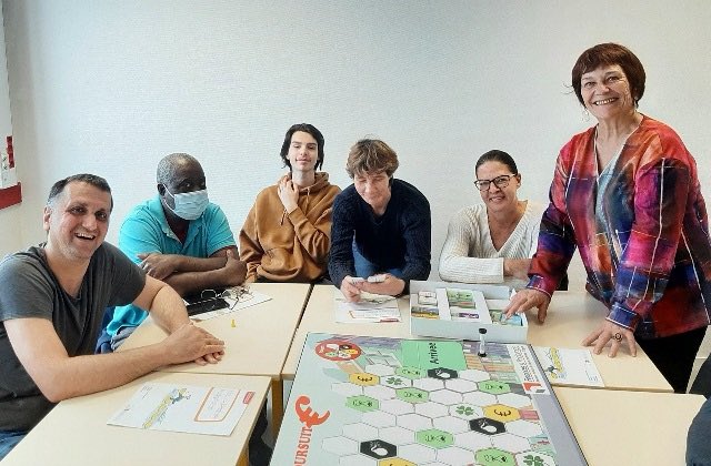 Découvrez des exemples concrets d'actions menées par <a href="/Fin_Pedagogie/">Finances & Pédagogie</a> soutenue par la #Fondation <a href="/CE_RhoneAlpes/">PoC via badhacker0x1</a>.Ici en Haute Savoie des ateliers sur la gestion budgétaire réalisés par <a href="/MartineMouillon/">Martine Mouillon</a> 
cera.societaires.caisse-epargne.fr/web/news/1662