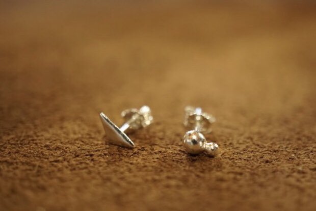hisakoh13's tweet photo. いつもお世話になっている #heartofsilver さんで釈迦玉のピアスを作っていただいた！！！くそかわ！！！！！！
無茶振りリクエストにも完璧に応えてくださる天才さんです👏 https://t.co/HPgW3YyvB7
