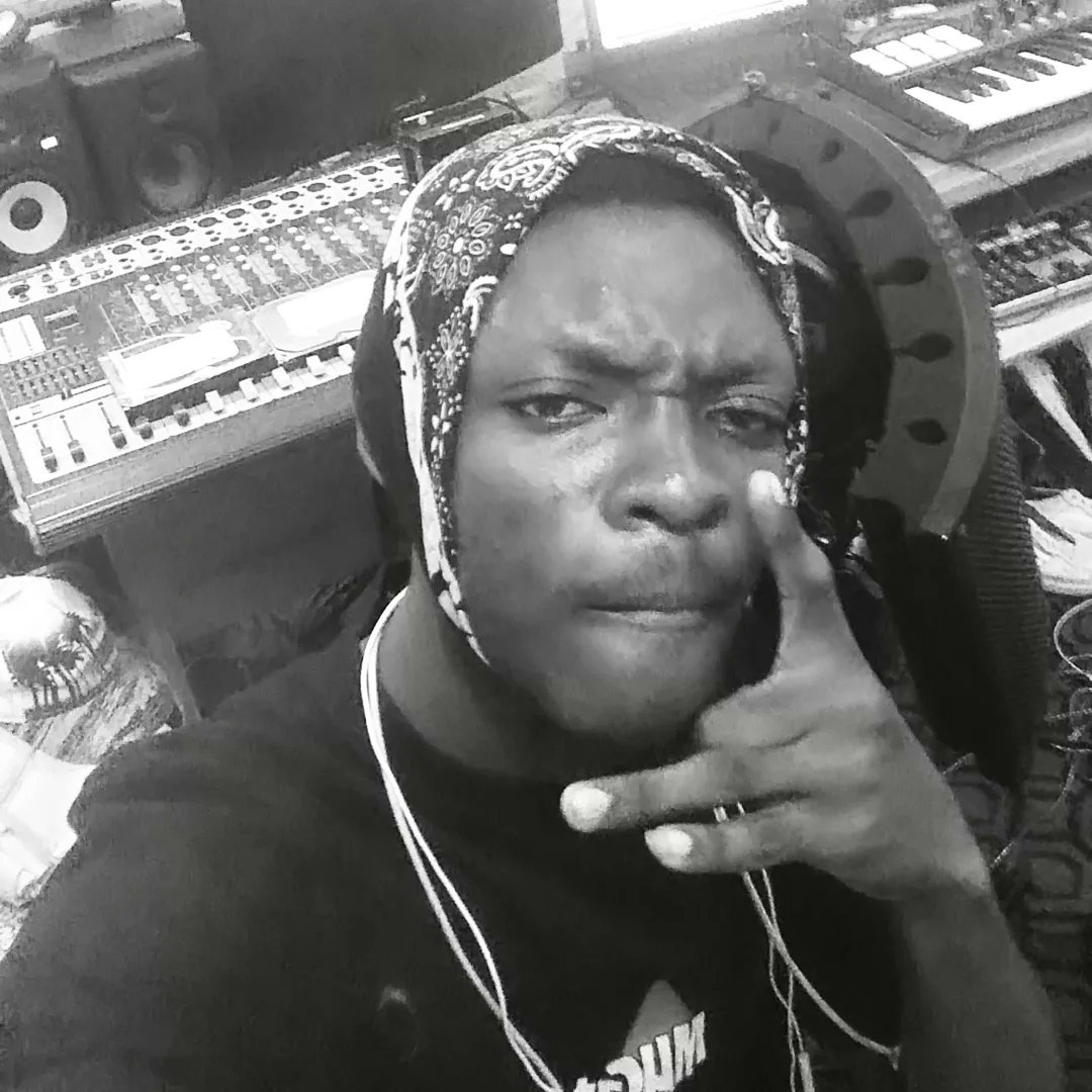Realmadupgang's tweet photo. @1blingB cooking something for us!!! #MUG+ https://t.co/LOdneCyDOH
