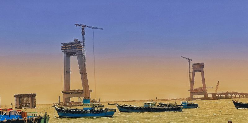 Sahilinfra2's tweet photo. #NH51
4 Lane Signature bridge with 900m long central cable stayed module connecting Okha and Beyt Dwarka,GJ.
Lifting of road deck has started
©️Lalit tomar https://t.co/fR28MMgDNj