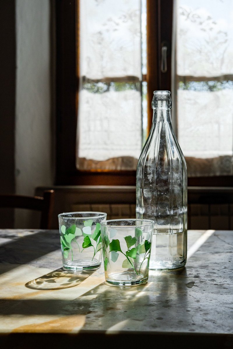 È arrivato il caldo! Ricordatevi di bere altrimenti poi vi usano per uno di questi servizi estivi sull’afa di Studio Aperto 🍻