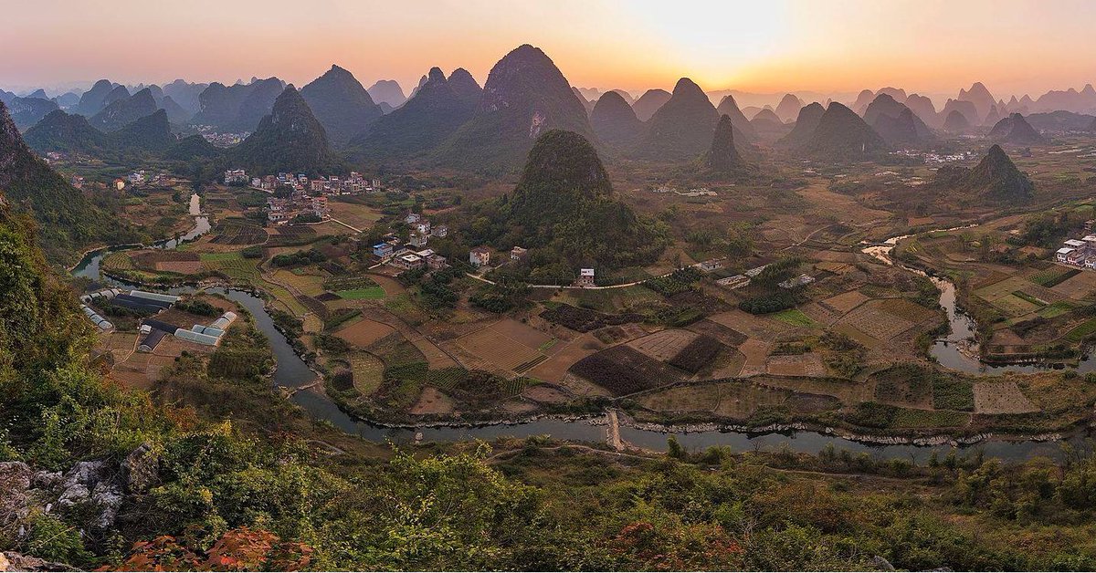 samrujlok's tweet photo. #ดินแดนภูเขา กุ้ยหลิน (Guilin) เมืองเอกเมืองหนึ่งของเขตปกครองตนเองกว่างซีจ้วง ทางตอนใต้ของประเทศจีน ถือเป็นเมืองที่มีชื่อเสียงว่ามีทัศนียภาพที่สวยงาม  แม้แต่ชาวจีนยังยกให้ดินแดนนี้เสมือน “เมืองสวรรค์บนพิภพ” หรือ “ซื่อไหว้เถาหยวน” https://t.co/i6Go7NxHNr