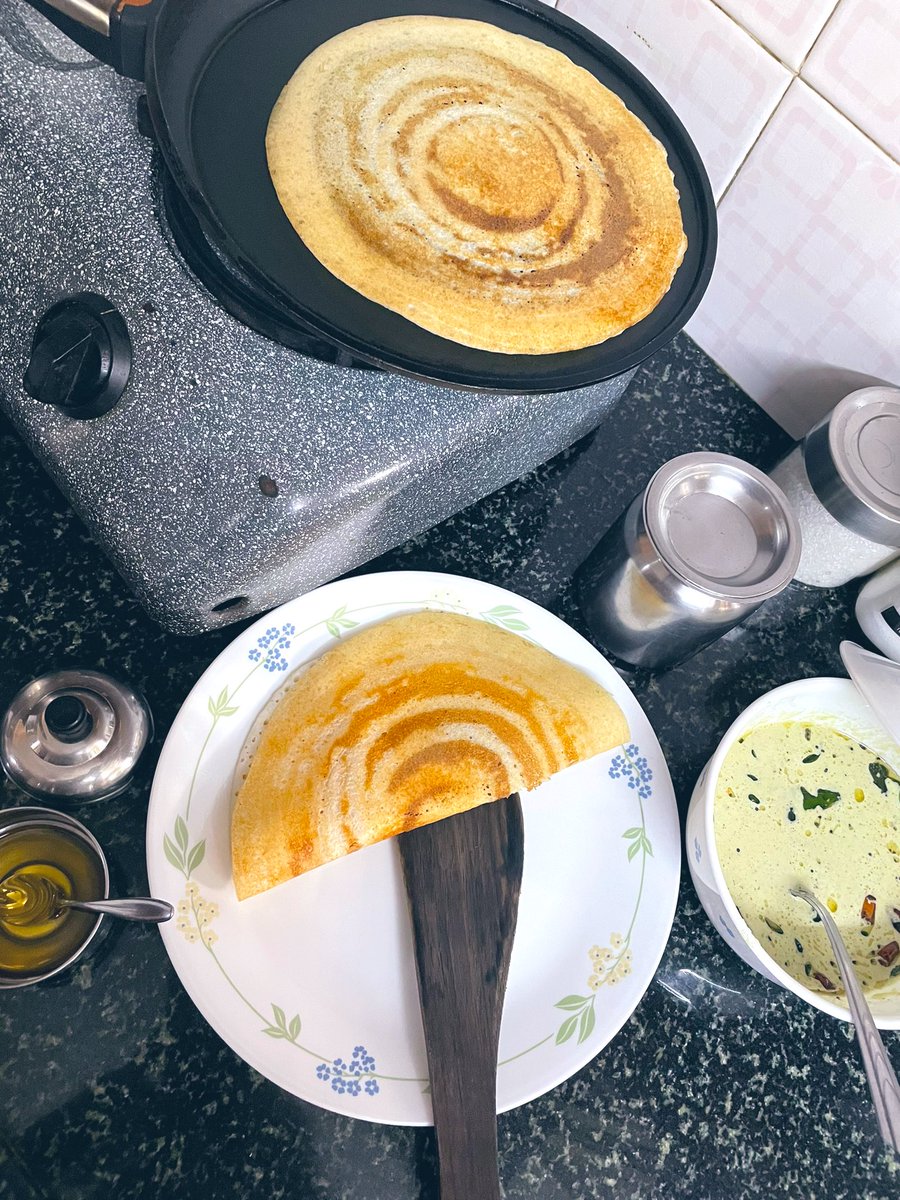 vijivenkatesh's tweet image. If you’re making #Dosai for tiffin and they’re turning out perfect then document it ! #KitchenRules