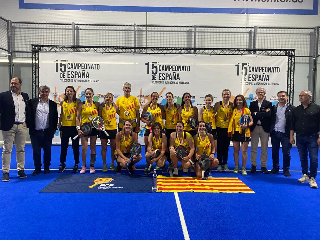 padelfederacion's tweet photo. 🏆 Campeonato de España de Selecciones Autonómicas de Veteranos en #ACoruña
🟥La selec. masculina de Madrid, campeona tras ganar a Cataluña (3-2)
🟨 La selec. femenina de Cataluña, campeona al vencer a Madrid (3-2)

📝 Resultados: https://t.co/BiyIQNSgoP 

#FEP #padel #CESSAAVet https://t.co/lwNn4I9XsJ