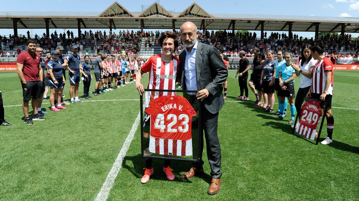 AthleticClubFem's tweet photo. 😊 "𝗡𝗼 𝗹𝗹𝗼𝗿𝗲𝘀 𝗽𝗼𝗿𝗾𝘂𝗲 𝘁𝗲𝗿𝗺𝗶𝗻𝗼́, 𝘀𝗼𝗻𝗿𝗶́𝗲 𝗽𝗼𝗿𝗾𝘂𝗲 𝘀𝘂𝗰𝗲𝗱𝗶𝗼́" 👏

😍 Izugarriak zarete, neskak‼️

#AthleticSevillaFC #AthleticClubFem 🦁 https://t.co/XbYP2cGjAj