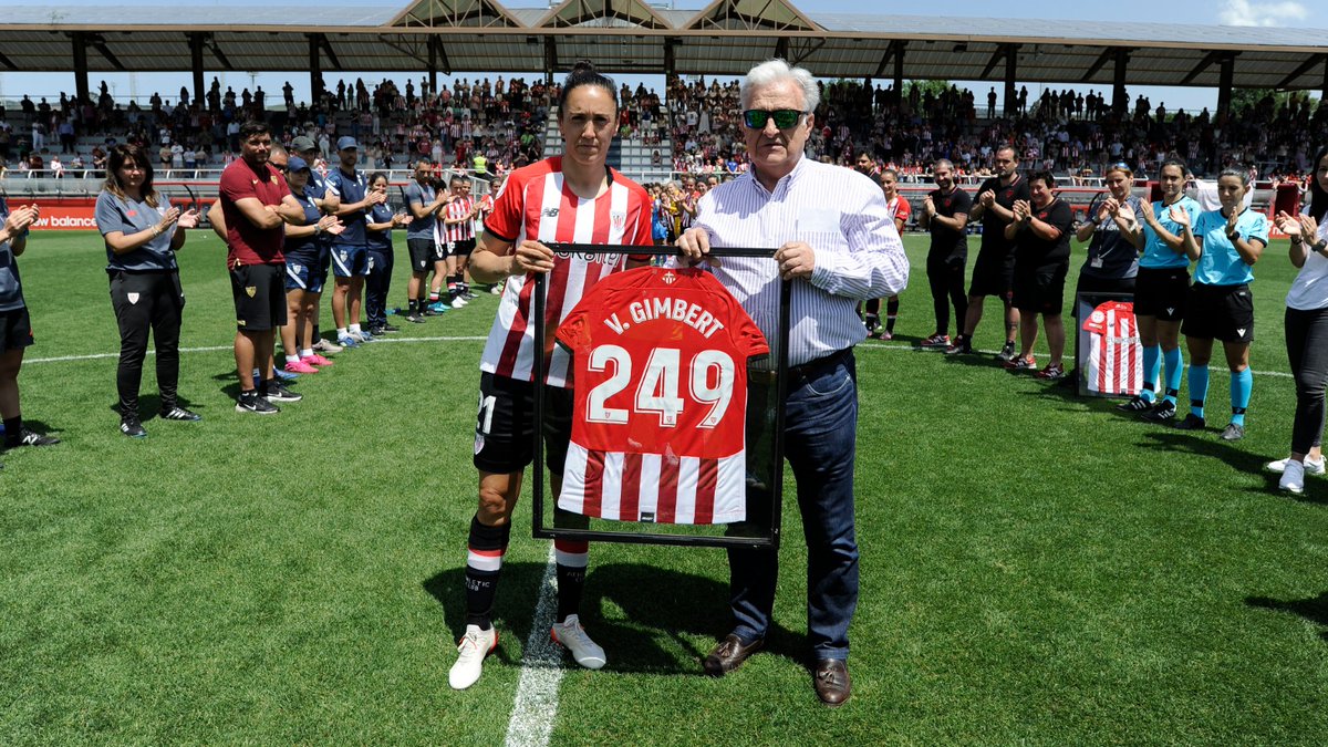AthleticClubFem's tweet photo. 😊 "𝗡𝗼 𝗹𝗹𝗼𝗿𝗲𝘀 𝗽𝗼𝗿𝗾𝘂𝗲 𝘁𝗲𝗿𝗺𝗶𝗻𝗼́, 𝘀𝗼𝗻𝗿𝗶́𝗲 𝗽𝗼𝗿𝗾𝘂𝗲 𝘀𝘂𝗰𝗲𝗱𝗶𝗼́" 👏

😍 Izugarriak zarete, neskak‼️

#AthleticSevillaFC #AthleticClubFem 🦁 https://t.co/XbYP2cGjAj