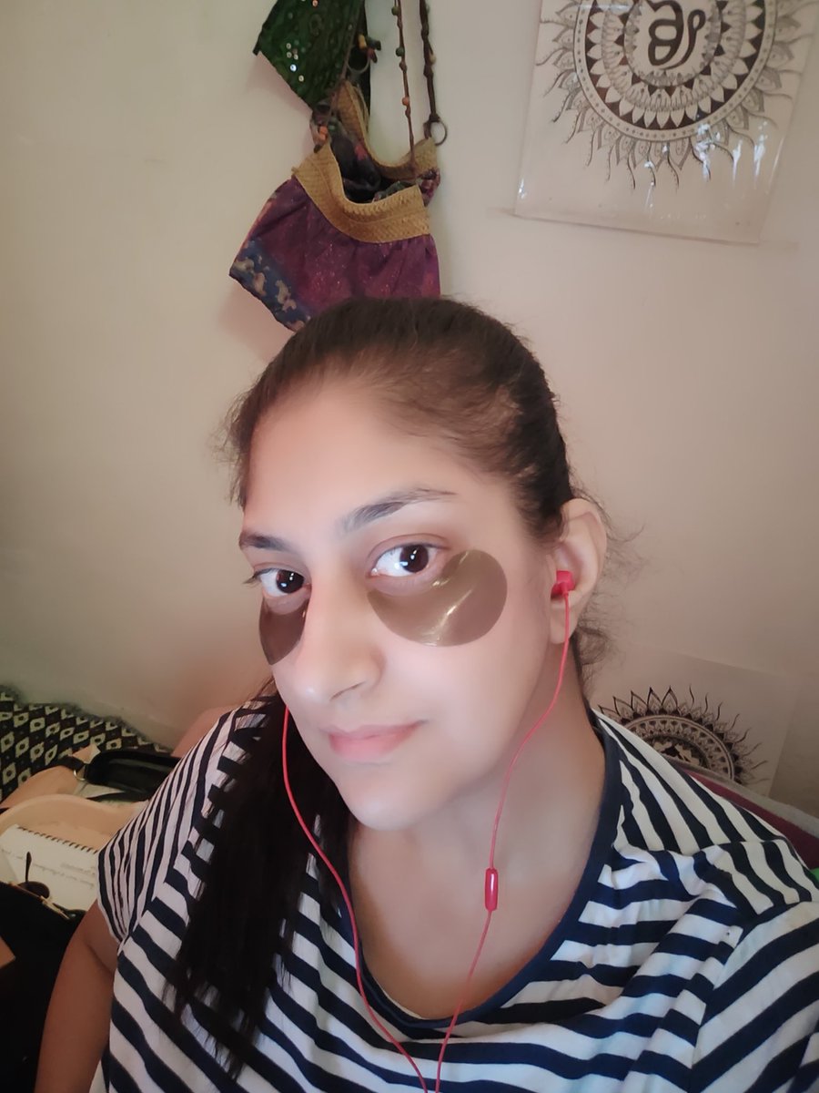 Sahiba_KT's tweet photo. I may look like a panda ryt now, bt I genuinely dn't care.. These r miracle workers!
D migraine frm eye-strain was no joke, & these arrived 30 mins ago, aftr a good old fashioned facial,I applied my serums & this eye-pack & d coolin effect is instant! Bye-bye headache😊 #petitfee https://t.co/fxOQMiywIP