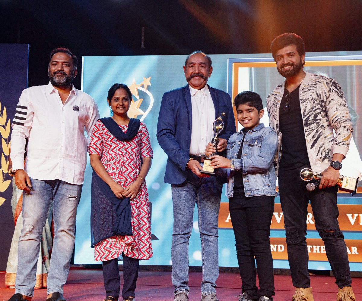 Loguavfc's tweet photo. Congrats on winning..💐
Find Of The Year 2022 #ArnavVijay
Favourite Actor @arunvijayno1
Life Time Achievement #VijayKumar
Best Combo Of The Year 2022 #ArnavVijay #ArunVijay #VijayKumar #TechofesTAwards
@sathishoffl @teamaimpr @2D_ENTPVTLTD
Thank you 📸 @JohnFerri_1111 😊 https://t.co/WDDNH7z6U2