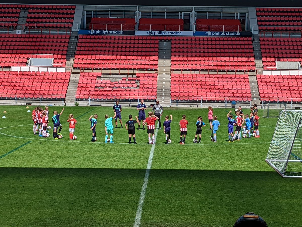 OneTwoTee's tweet photo. En. Los. #eindexamen #psv #profcontract https://t.co/MGP7lTsQvY