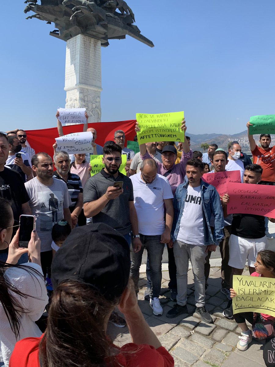 Derneğimizin İzmir Gönüllüleri,
Seslerini Duyurmak için İzmir'de Basın Açıklaması Yaptı.

Mahkumlara UmutOlun