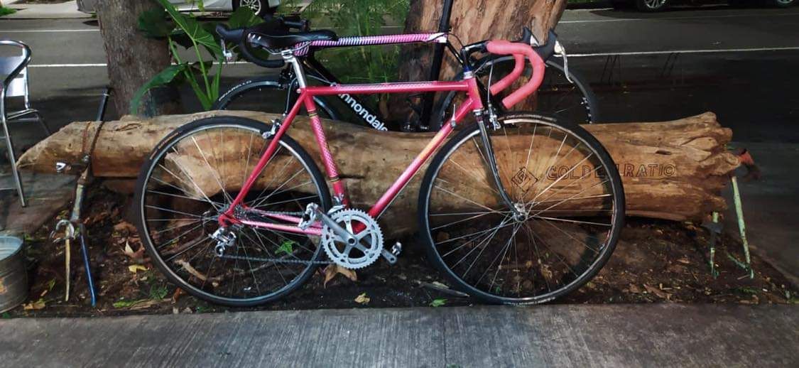 Solicitamos su apoyo para que encontremos la bicicleta que le fue robada a ciclista está madrugada apunta de arma blanca. Los hechos ocurrieron en Medellín y Querétaro. No hay otra bici igual. Cualquier información manden mensaje.