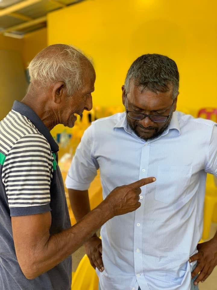 abulho1981's tweet photo. Congratulations @faya_i 

Manikfaange Za'aamath ga Ekuga Kuriyah Gos Kaamiyaabu Hoadhene kamah Yageen kuran.👏👏.
Miadhu Mi Raajje Mi Dhekey Tharaggeege Baany aky Raees @MohamedNasheed . Emanikfaange Lafaa Vrh Muhimmuvaane 👌👏👏👌 https://t.co/4GiQH6UaGI