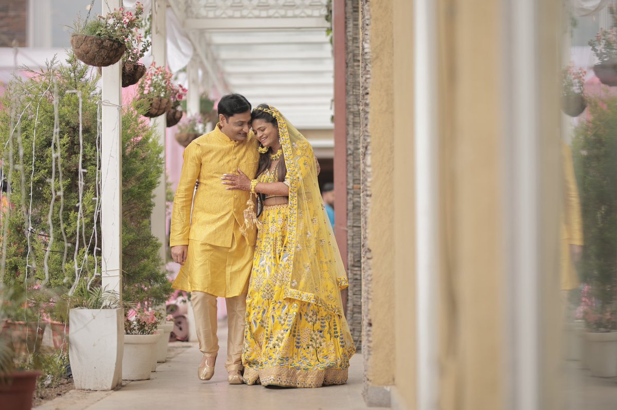 Roshani000's tweet photo. Moments.!!                                                   #Haldi https://t.co/aU7zg0ZX5l