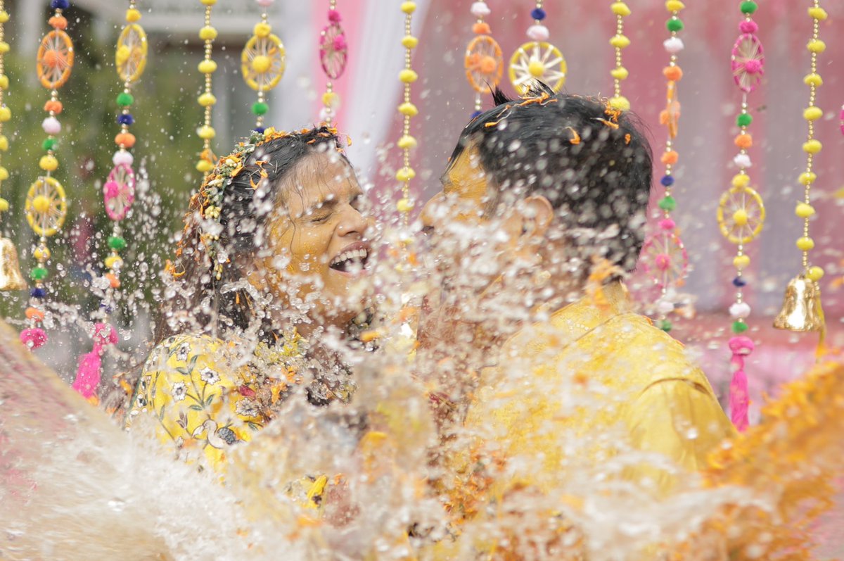 Roshani000's tweet photo. Moments.!!                                                   #Haldi https://t.co/aU7zg0ZX5l