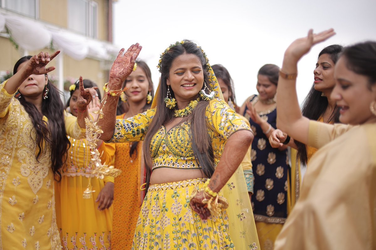 Roshani000's tweet photo. Moments.!!                                                   #Haldi https://t.co/aU7zg0ZX5l