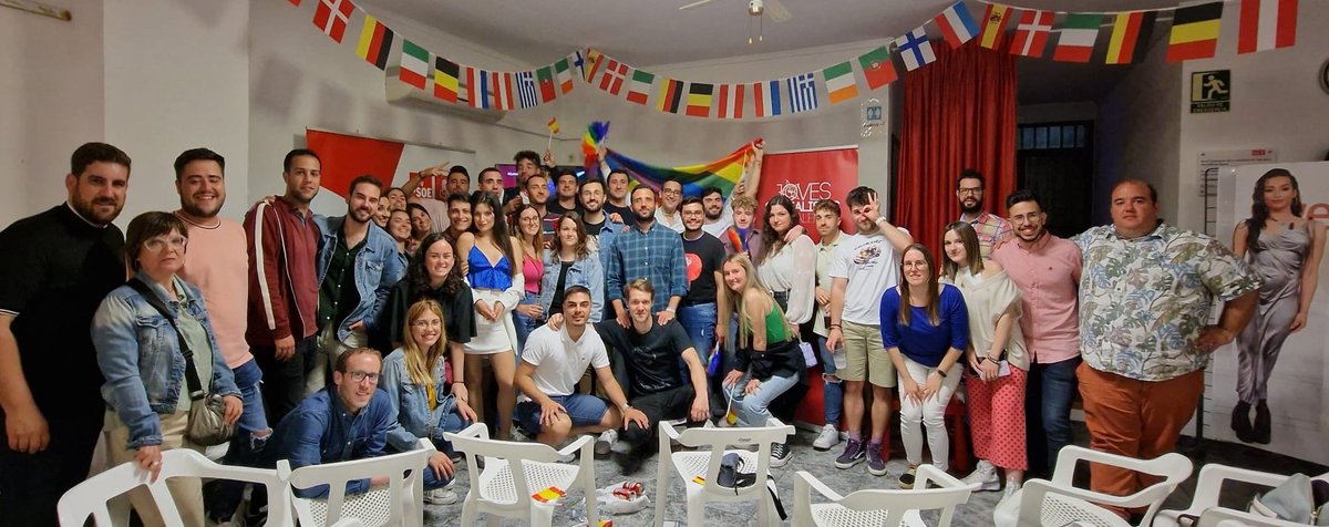 dariomlerga's tweet photo. Ayer rompimos caderas, corazones y lo que se pusiera por delante. Grandísima @ChanelTerrero que nos hizo vibrar y soñar! Vimos Eurovisión en familia y fue un día para recordar ❤️🇪🇺 https://t.co/x4cx5qPhTD