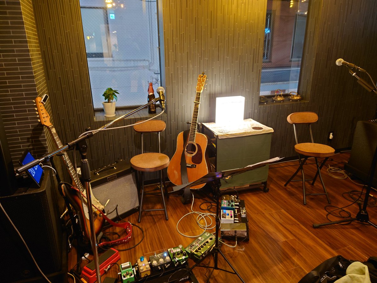 keekawa's tweet photo. 2022年ライブ参戦28回目‼️
リヴィングルーム@夜を灯して
@ kitchen&amp;music&amp;bar夜を灯して
(大阪•アメリカ村)
@yoruwotomoshite 
 #あおいはるか #北村來嶺彩 
 #山口華穂 #Dmel (D'mel)

 #中村康宏(gt.) https://t.co/56P53tiqQU