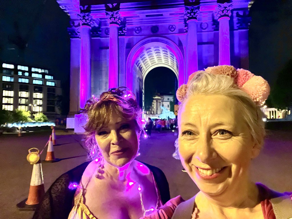 harriet_thorpe's tweet photo. #ENROUTE @WalktheWalk AT #CONSTITUTIONARCH WITH #MARVELLOUS
#SarahMoyle
#LIGHT #UP #LONDON
π https://t.co/lX14Vni1EZ