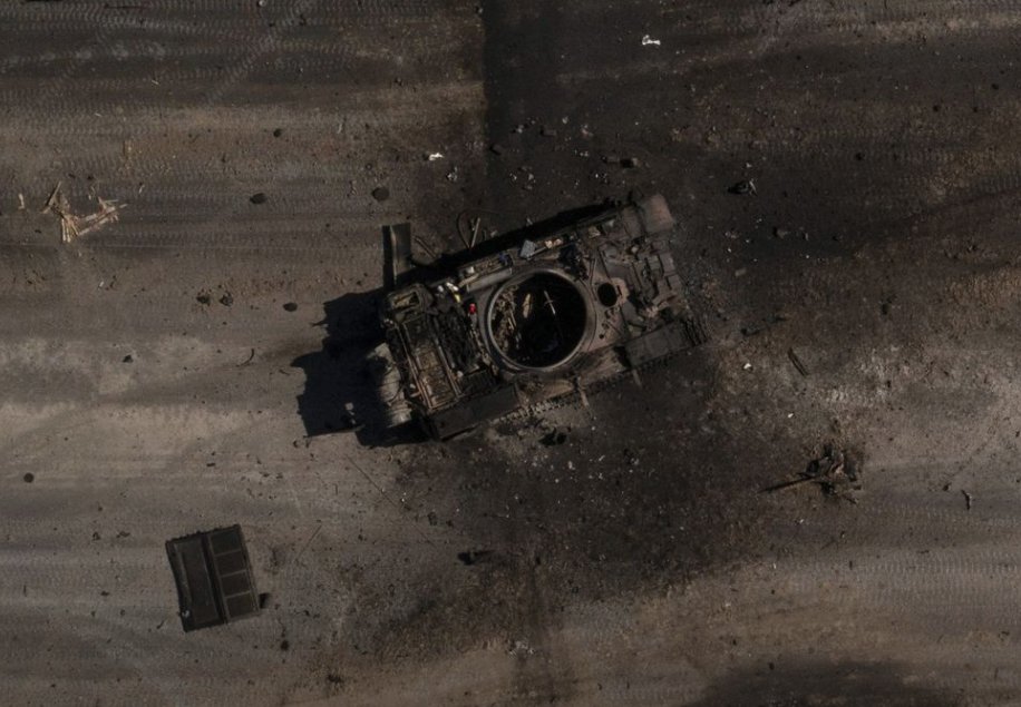 nachomdeo's tweet photo. Es tiempo de analizar los errores que acumula Putin desde que invadió Ucrania para comprender que sucede en el presente en el campo de batalla y prever lo que podría ocurrir en el futuro inmediato en este conflicto que afecta a todo el mundo. Sale hilo largo como convoy ruso https://t.co/1IwgKI0bPE