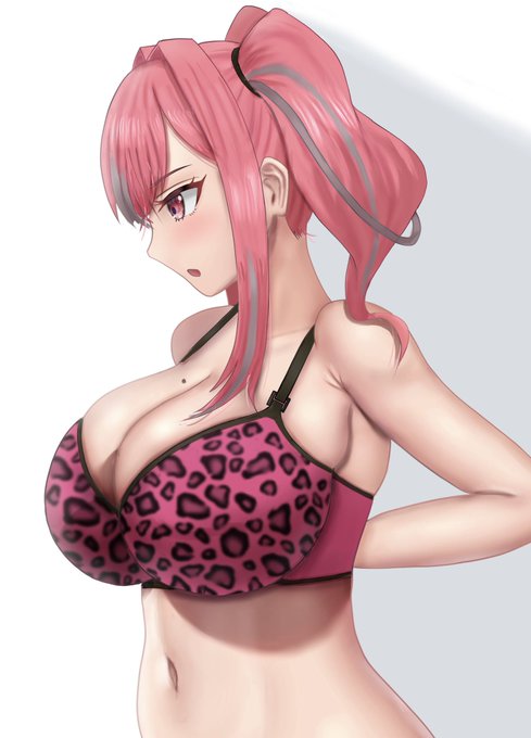 ブレマートンです
派手なブラジャーいいよね 