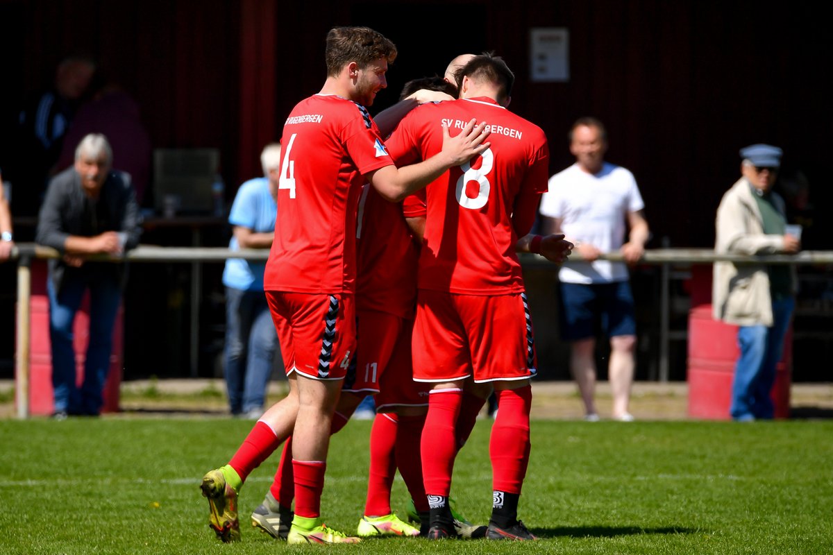 SV_Rugenbergen's tweet photo. Ende der Saison - Der Spielbericht gegen den VfL Lohbrügge, Video-Highlights und unsere Abgänge unter: https://t.co/h3Mi3OJWMa https://t.co/DhkB1kZGR3