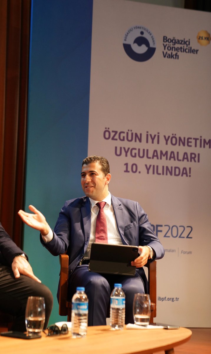 BYV_'s tweet photo. THY Yurt Dışı İnsan Kaynakları Başkan Yardımcısı Nurullah Er: Şirketlerin yetenekleri elde tutabilmek için doğru bir kültür inşa etmesi gerekiyor. Savaşı, güven ve samimiyet üzerine inşa edilen şirketler kazanacak. #ibpf #ibpf2022 #byv https://t.co/wRXjzpDCM2