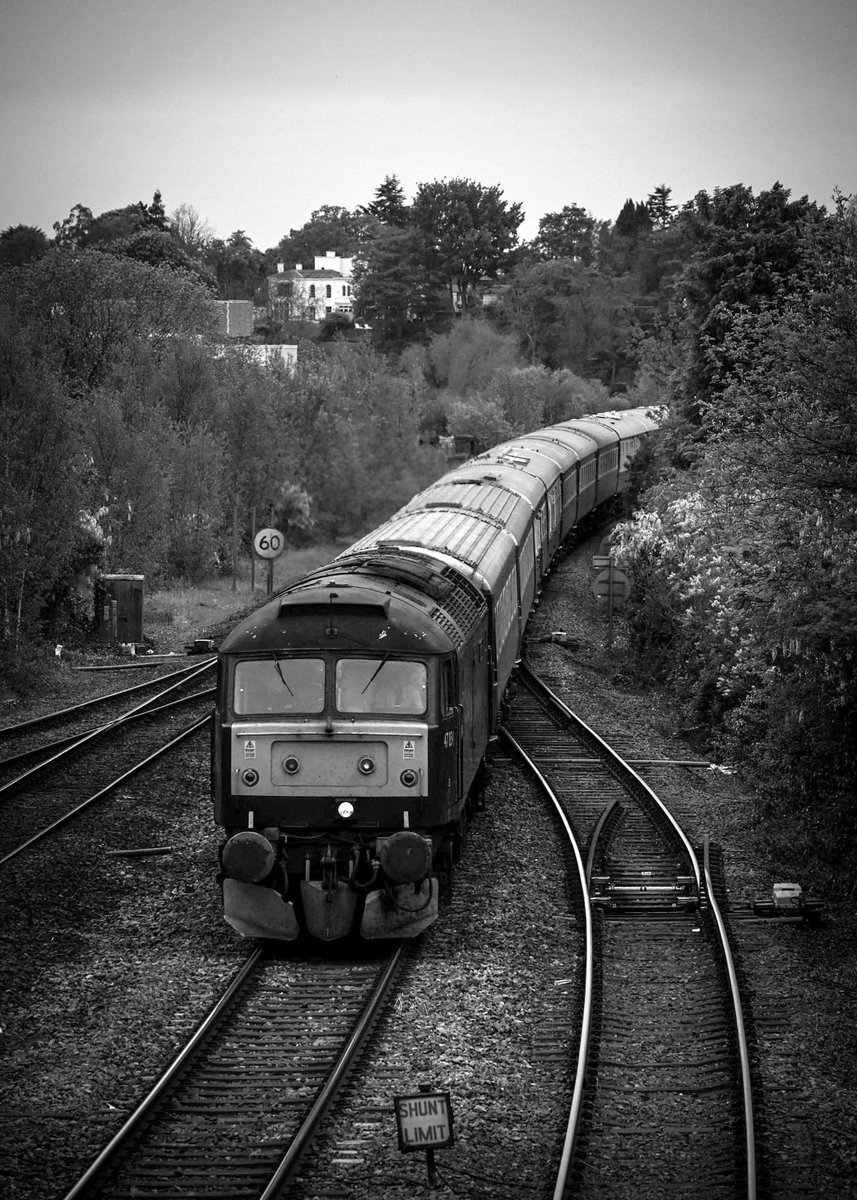 andyhowe100's tweet photo. 47854 ‘Diamond Jubilee’ powering towards Chester at Roodee Junction, on a return charter train to York from Llandudno on 30.04.22 @westcoastrail #class47 #brushtype4 #duff https://t.co/EAjoHrLusf