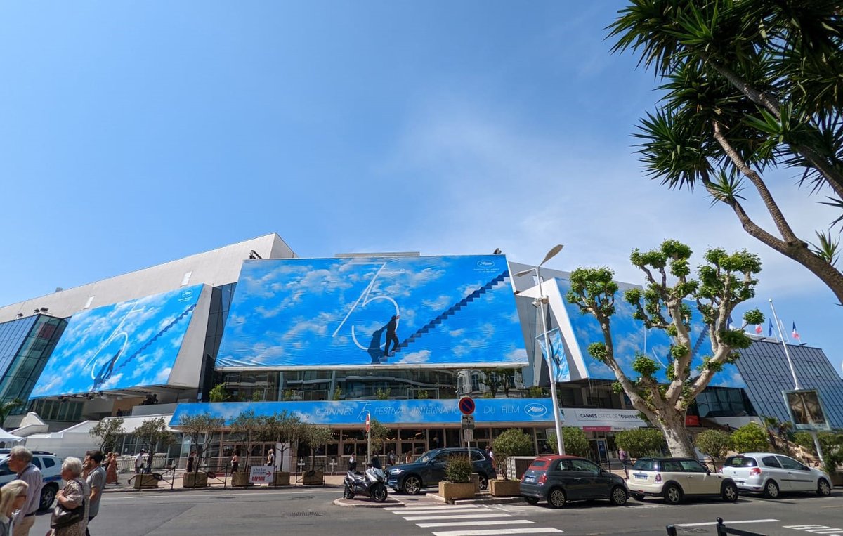 Only two days before the opening of the 75th edition of the Festival de Cannes! The Palais des Festivals puts on its tuxedo to celebrate cinema from May 17 to 28. #Cannes2022