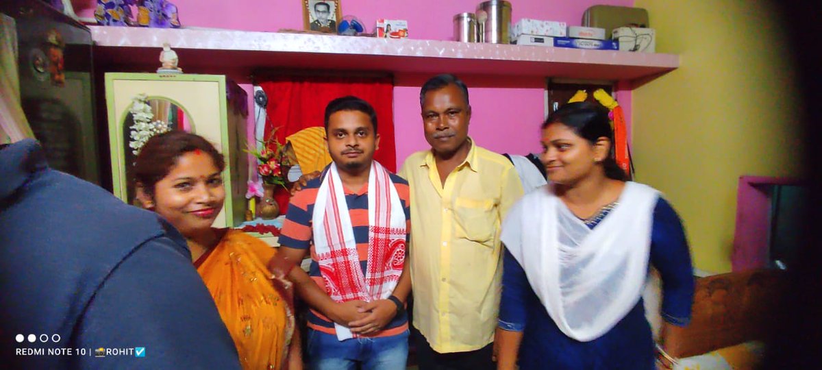 IndrajitPaul96's tweet photo. Respected chairperson of “Bilasipara Municipal Board”, ward commissioner of my ward and other respected person came to my house to felicitate me with phulam gamosa as I became an Assam Govt. employee😇. Thanks everyone for your love and support.
#AssamTET https://t.co/C7ZzN8koMB