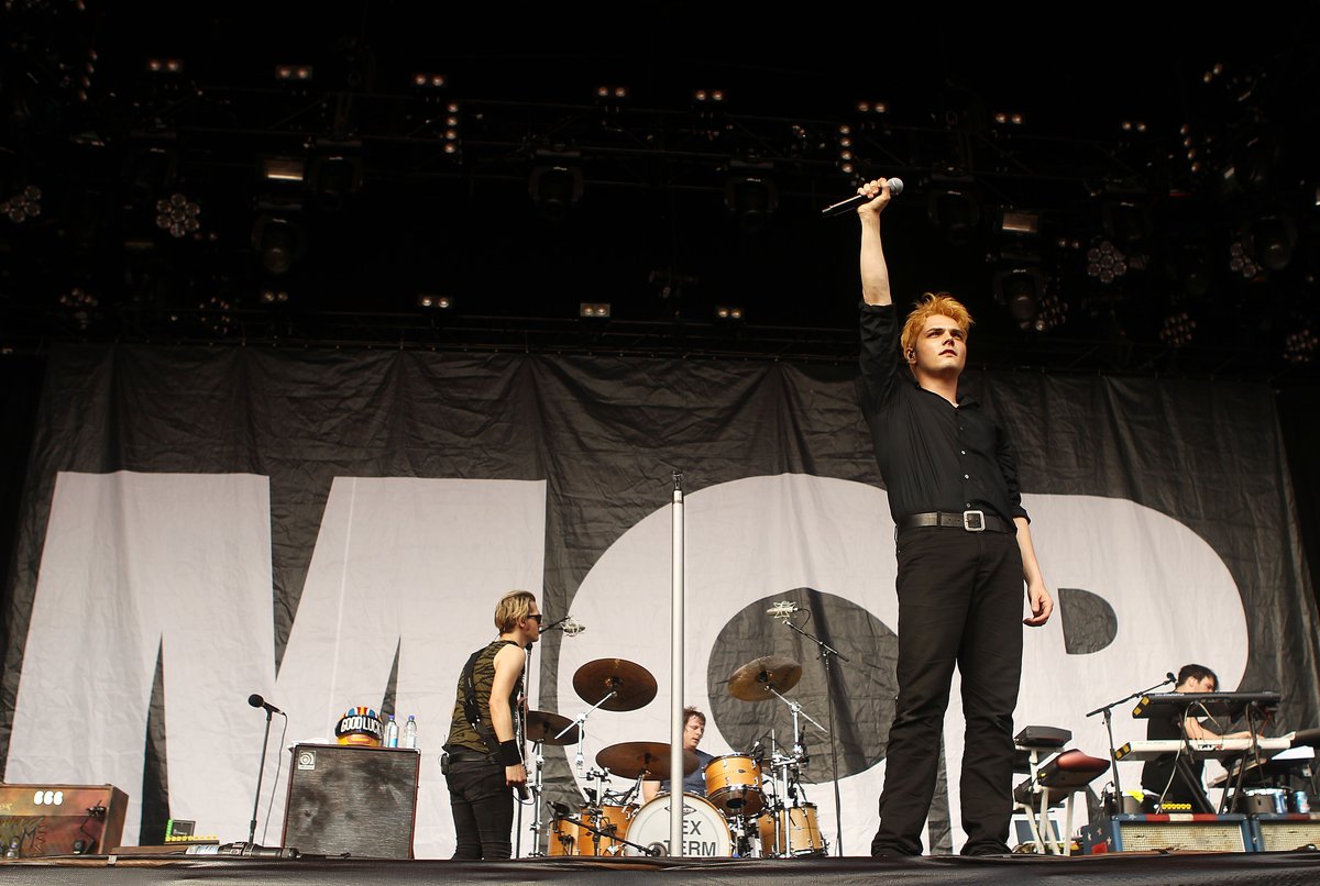 throwbacksavl's tweet image. The wait is over. @MCRofficial is BACK 🖤

Listen to "The Foundations of Decay" on our website NOW! 🤘

[📸: @gettyimages]