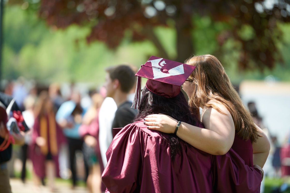 🎓 ☀️ Rise and shine! It's commencement day! 
We're so excited to celebrate your big accomplishment, Eagles! We know you'll do great things! 
🔗 Ceremony livestreams: uwlax.edu/celebrate/comm…